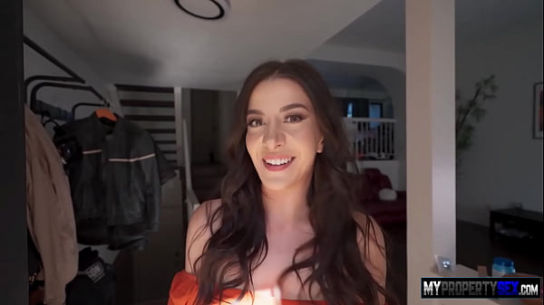 Image Beautiful Homeowner Natalie Brooks Brings Realtor to Her Bedroom