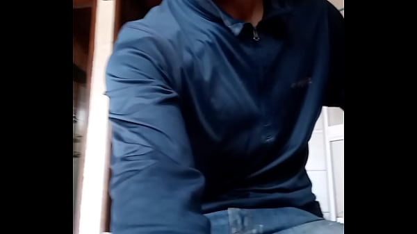 Image Trabajador con pene grueso cabeza rosada deslechando