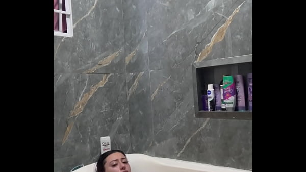 Image Tomando banho pela primeira vez na minha banheira, meu novo banheiro s&oacute_ foi poss&iacute_vel gra&ccedil_as a voc&ecirc_s punheteiros, muito obrigada meus amores