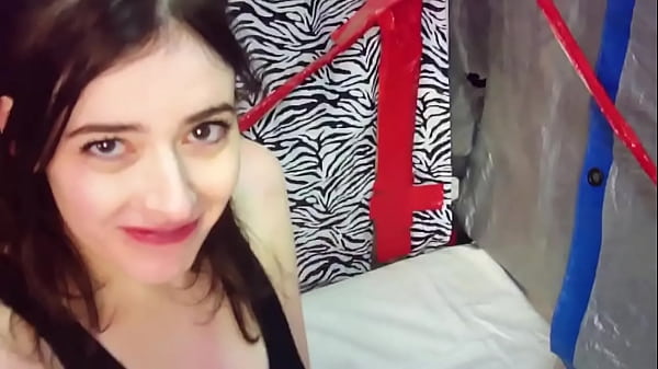 Image CHLOE SUCKS MAXXX LOADZ DICK