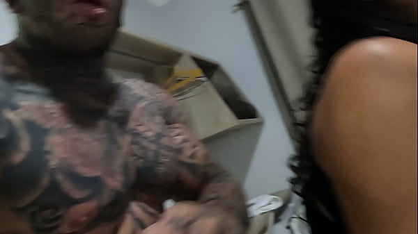 Image Comendo o cuzinho da novinha e colocando ela pra mamar