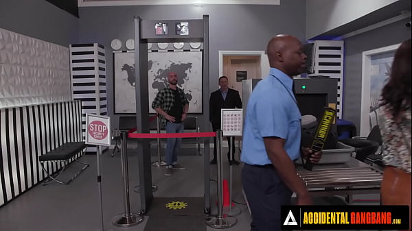 Image ACCIDENTAL GANGBANG - Hot Whitney Wright Gets Gangbanged By Airport Security FRENCH SUBTITLES