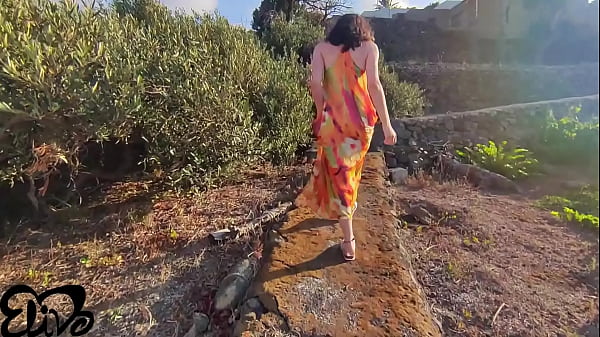 Image Italian babe gets fucked hard behind a cactus - DIALOGHI ITA