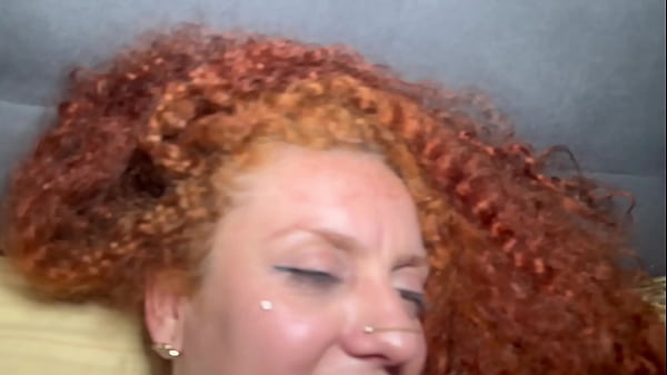 Image Esposa morena chama uma ruivinha pra trisal com o marido.