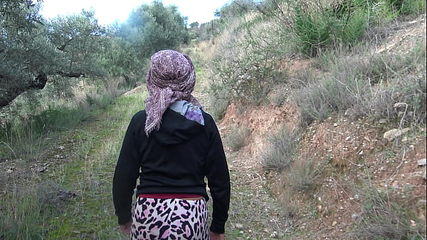 Image A Turkish stepmother is NOT SCARED to show her hairy pussy to her 18 year old stepson