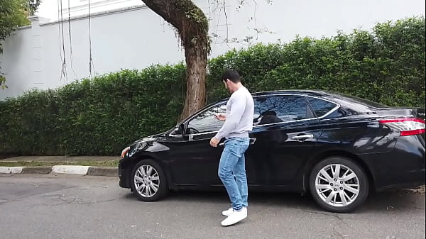 Image Fui trabalhar de Uber e o passageiro quis me dar mais do que s&oacute_ 5 estrelas.- Free