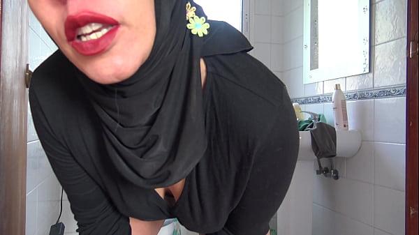 Image turkish bisexual milf pissing from her hairy pussy