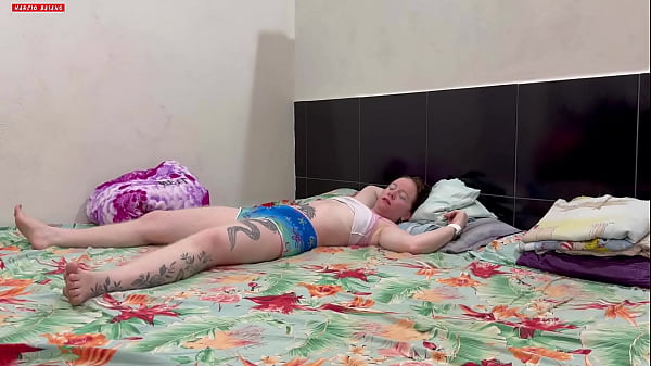 Image Garota albina gr&aacute_vida di tr&ecirc_s messes vem fuder comigo em busca di ajuda