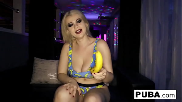 Image Hot Nadia White stuffs her hungry holes with very ripe bananas!