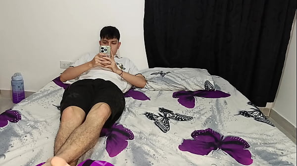 Image Joven Estudiante universitaria colombiana invita a su compa&ntilde_ero de clase a una limpieza facial y termina follando duro en su cuarto! - Artemisa74