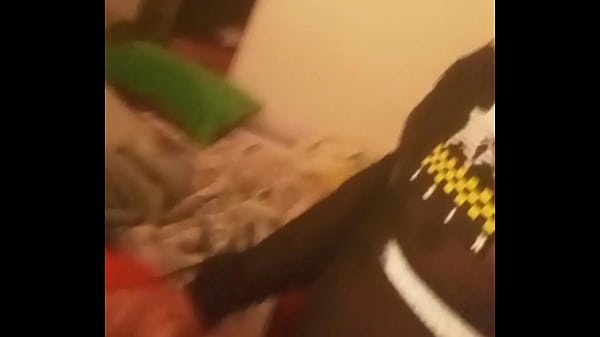 Image Encuentro a mi suegra desnuda cuando mi novia no est&aacute_ en casa y termino follandome a la mama de mi novia