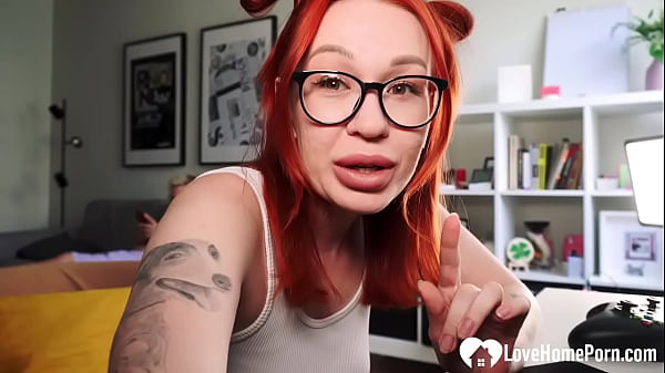 Image Gamer girl gets licked while playing games