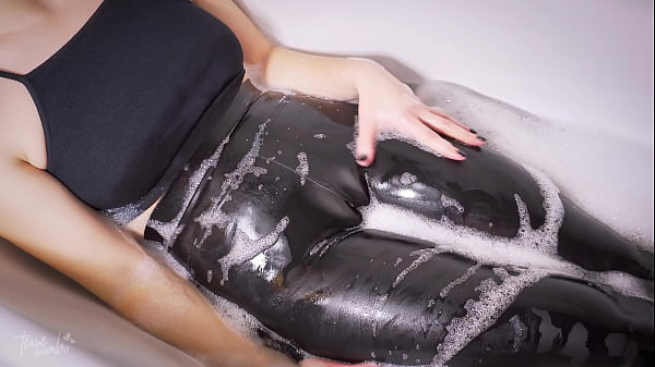Image Hot Stepsis Teases Wet Camel Toe In Leather Leggings