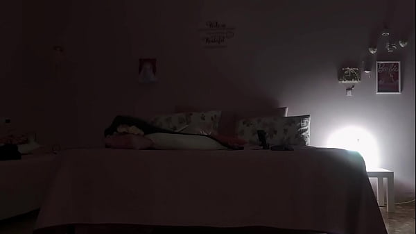 Image ANARCHIA | ORRORE E PORNO - LA SPIA IN DOCCIA E POI SBORRA E PISCIA SEGANDOSI NELLA SUA CAMERA DA LETTO CON UN CAZZO ENORME