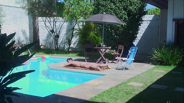 Image Amigo chamou pra um dia de piscina mas o puta queria mesmo era me dar. Tirou a roupa pra tomar sol s&oacute_ pra me provocar.