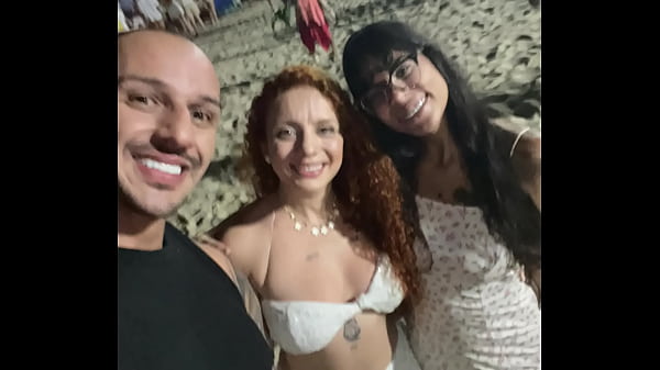 Image Eu e minha mulher conhecemos uma ruivinha no ano novo de Copacabana e chamamos ela pra um m&eacute_nage.
