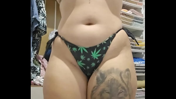 Image QUERO REBOLAR MINHA BUNDA EM UMA ROLA BEM GROSSA PRA ABRI MEU CUZINHO PRO CORNO COME