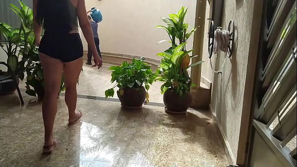Image Casada desempregada mamando o entregador de g&aacute_s e deixando ele gozar na boca dela para n&atilde_o precisar pagar o g&aacute_s