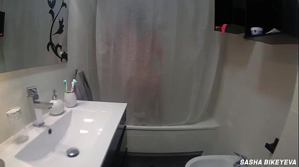 Image shower pissing