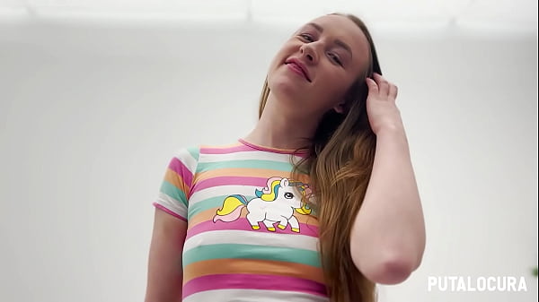 Image PutaLocura - Preciosa teen rubia Emma Fantazie tragando semen en caliente bukkake