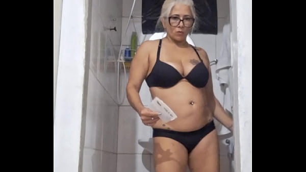 Image Vem socar a rola na minha buceta enquanto eu passo massa na parede...
