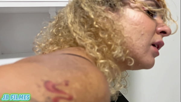 Image LA EM CASA QUEM MANDA SOU. QUANDO EU FALO COME MINHA BUCETA MEU CORNINHO OBEDECE NA HORA