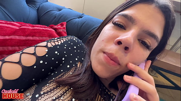 Image Novinha fogosa se masturba vendo porn&ocirc_ e fode com 2 caras depois