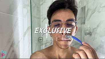 Image YOUNG COLOMBIAN MAN TAKES A SHOWER WITH HIS DICK ERECT AND EXPELS ALL HIS CUM