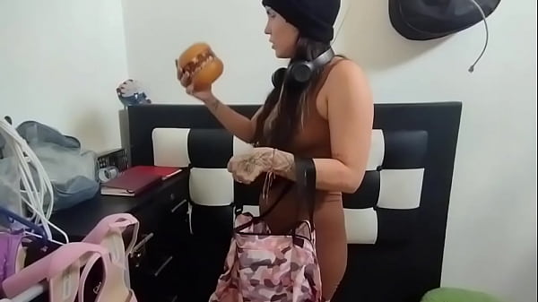 Image me follo a mi caliente hermanastra por el co&ntilde_o hasta correrme dentro de su boca - porno ruso