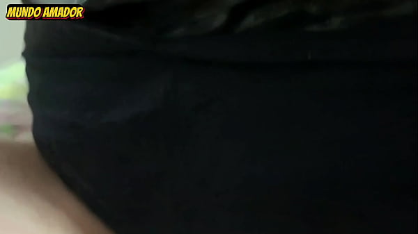 Image Fodendo o rabo dela enquanto ela toca uma punheta de pau duro