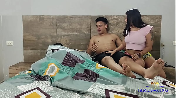 Image Hermanastra estas cachonda? mi novia esta aqui