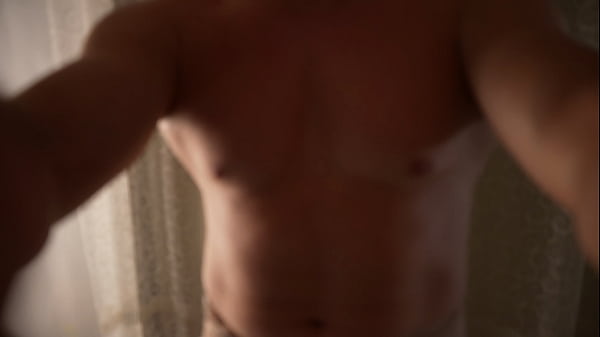 Image Muscular guy wanking after the shower