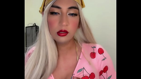 Image Transexual con pijama rosada y sexy para cachondar