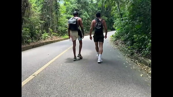 Image Fui fazer trilha com um amigo e o clima esquentou. Transamos no mato mesmo.