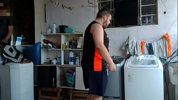 Image Pr&eacute_via Vizinho Dotado Me Pegou Desprevinido e me fodeu Ali no Quintal Sem Camisinha (COMPLETO)