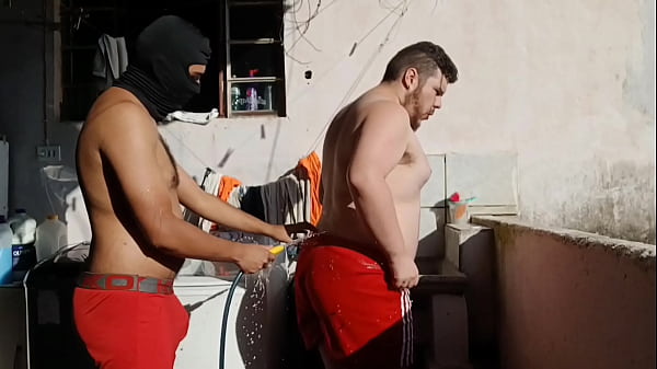 Image Tomei Banho de Mangueira na Laje Com Meu Amigo e Ele Me Comeu Ali Mesmo (COMPLETO) NO XV RED E SHEER)