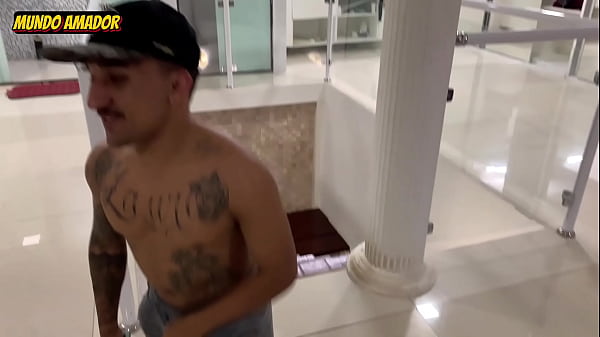 Image Ele chegou na cara dura e socou rola na mulher que o amigo estava comendo