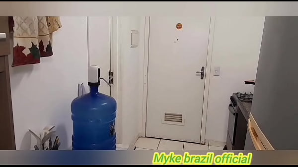 Image Convidei uma acompanhante de luxo para vir na minha casa transar comigo ela atende muito bem ela adora sexo anal veja completo no sheer e Red