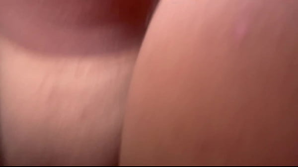 Image Latina novinha cavalga com a sua bunda grande
