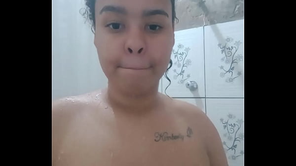 Image TOMANDO BANHO GOSTOSO E DEDILHANDO MINHA BUCETINHA NO CHUVEIRO