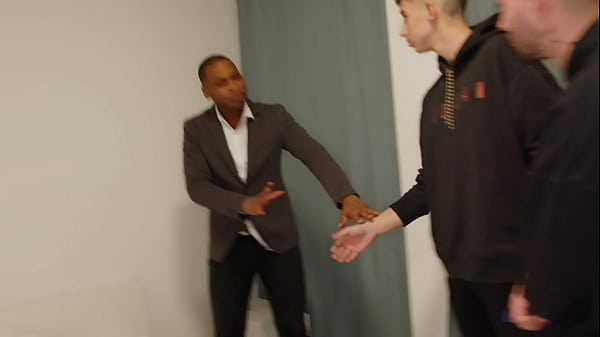 Image Nos follamos a la esposa y el marido nos pilla y se une para reventarla el culo ORGIA INTERRACIAL