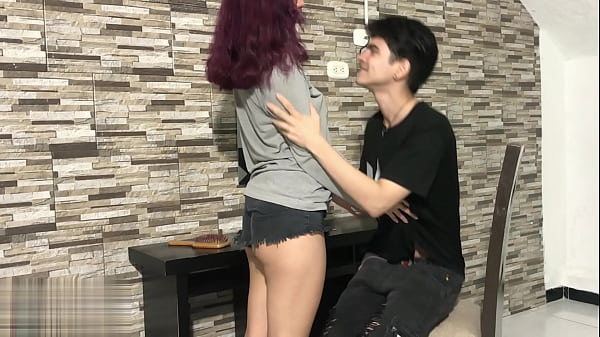 Image Una hermanastra de 18 a&ntilde_os intenta tener sexo anal con hermanastro!