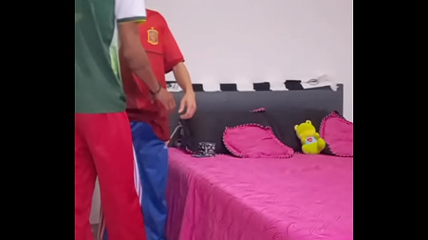 Image SEXO GAY PANTALON ADIDAS
