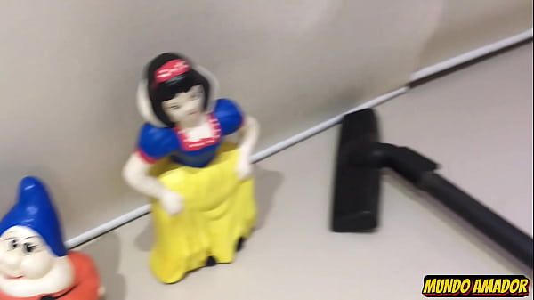Image Gostosa rabuda novinha fodendo a bucetinha