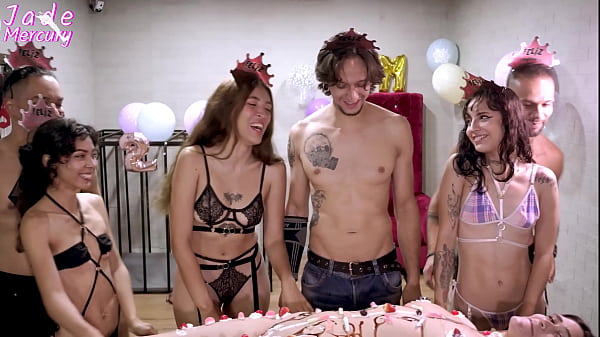 Image Mi cumplea&ntilde_os 28 - Yo soy la torta y me comen entre todos en la orgia