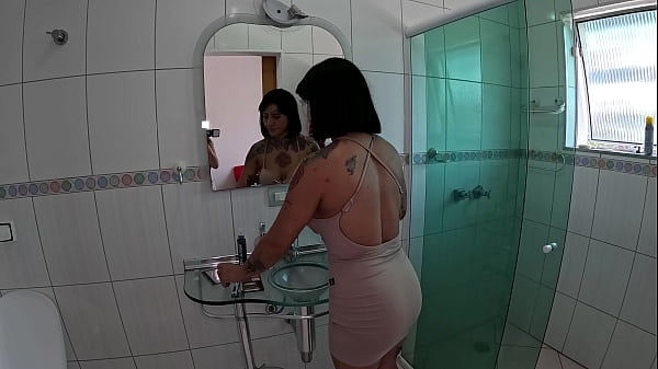 Image Chegada da m&atilde_e na mans&atilde_o para sua primeira vez no porn&ocirc_ - Shirley Azevedo