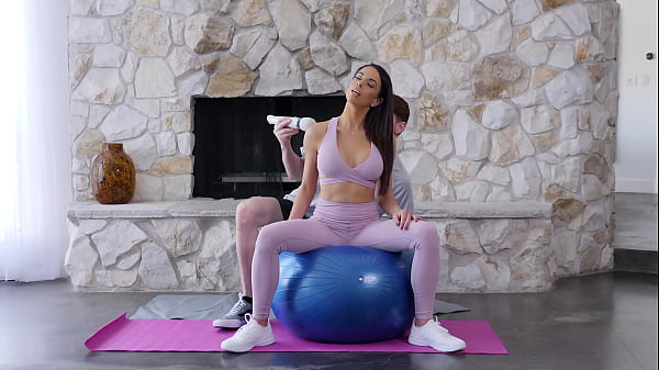 Image Personal Trainer Tests Eva Long's Pussy Endurance With His Cock