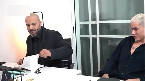 Image Patr&atilde_o pegou eu fudendo o filho dele e acabou me comendo.