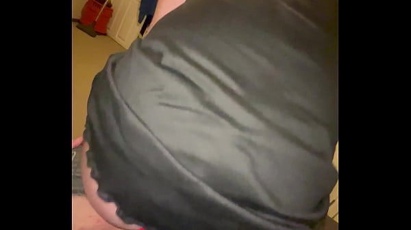 Image The pizza delivery guy got a surprise message from his customer and after finishing his program he went to her house and fucked her well then finished in her wet pussy