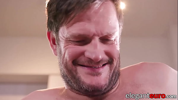 Image Hot Eurobabe gets wet rimming before hardcore anal drilling